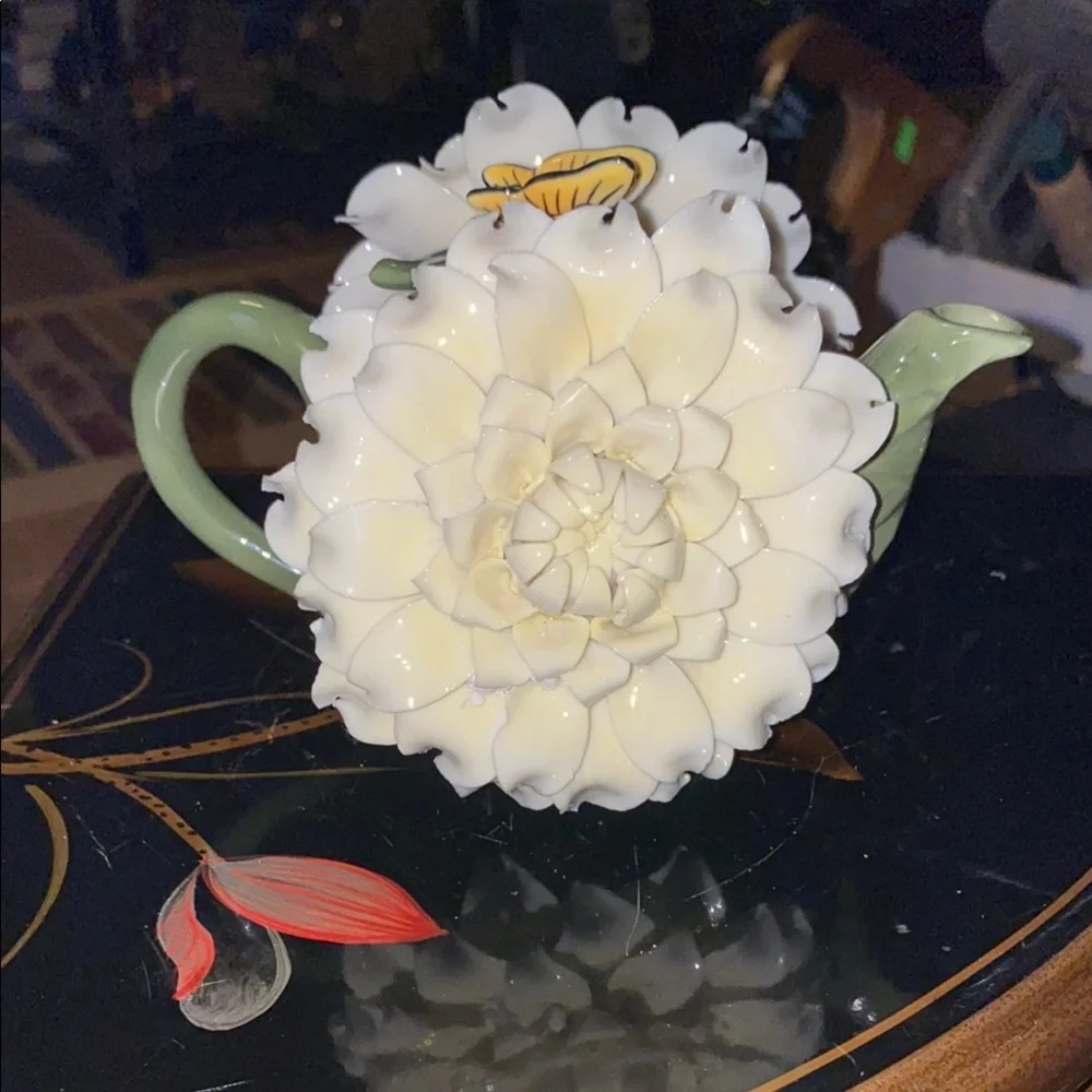 BX51 Vintage Porcelain Floral White Daisy Teapot